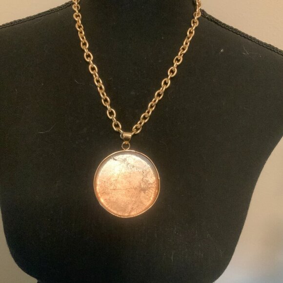 Chico's Ombre Peach Silver Circle Disc Pendant Gold Tone Necklace - Picture 3 of 7